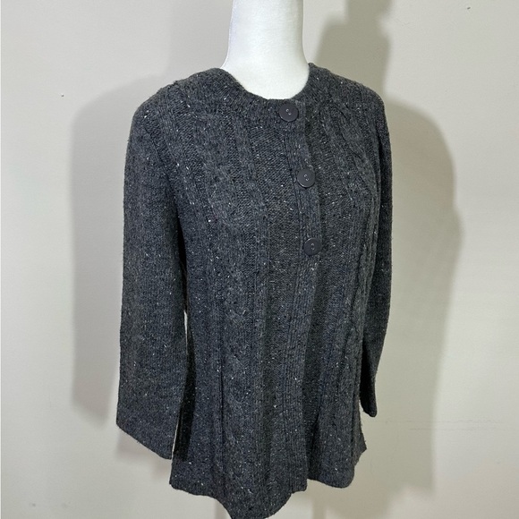 Karen Scott sz med sweater. Three button cardigan in a gray flecked yarn - Picture 1 of 11